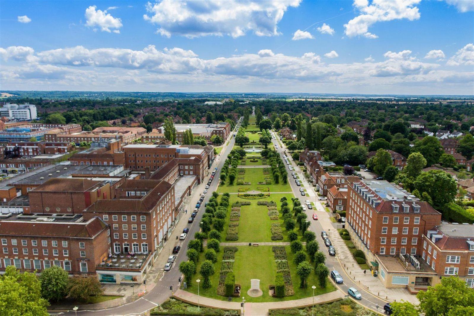 Stonehills House, Welwyn Garden City Lanes Estate Agents